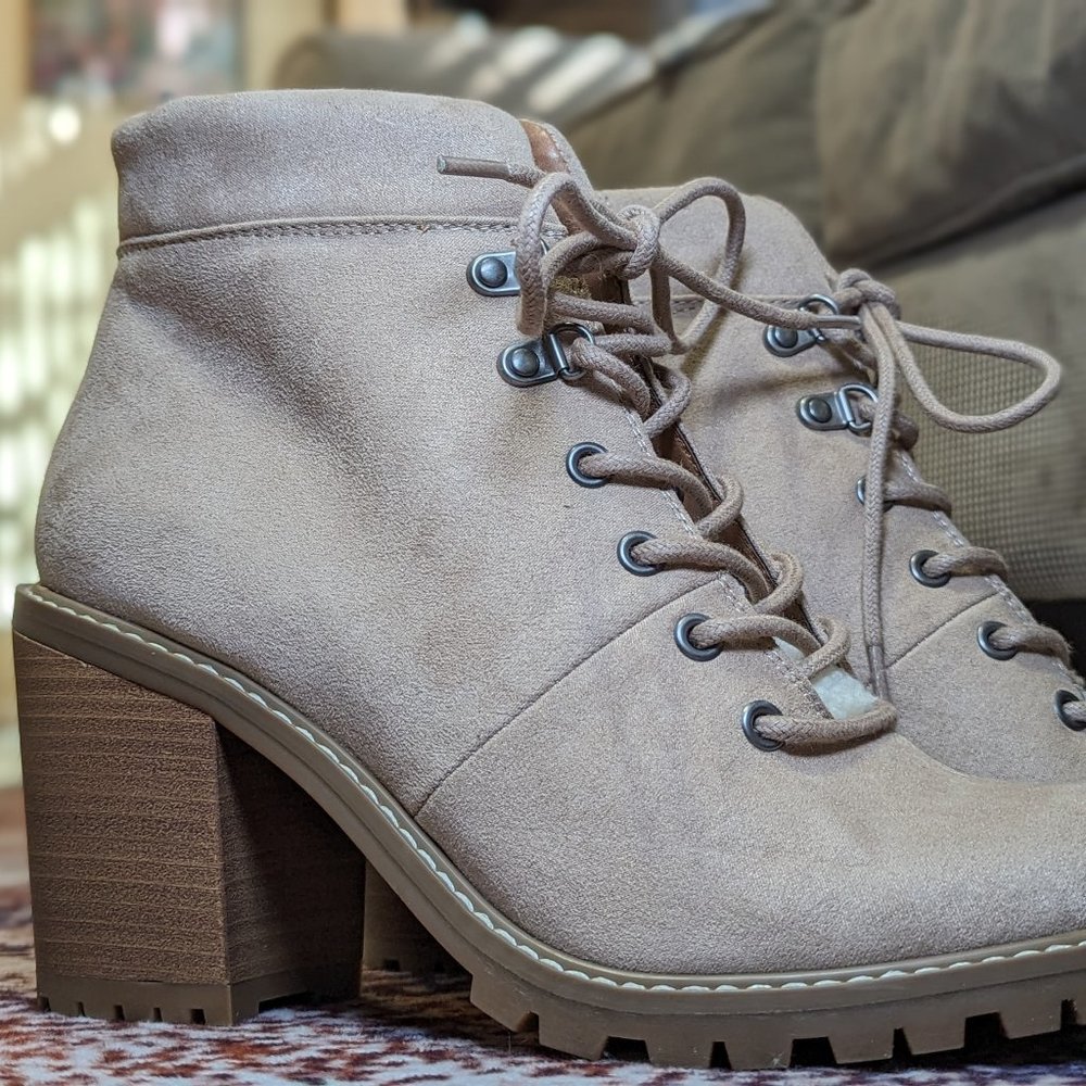 NWOT Universal Threads Suede 3.5 in heel winter boots size - 9